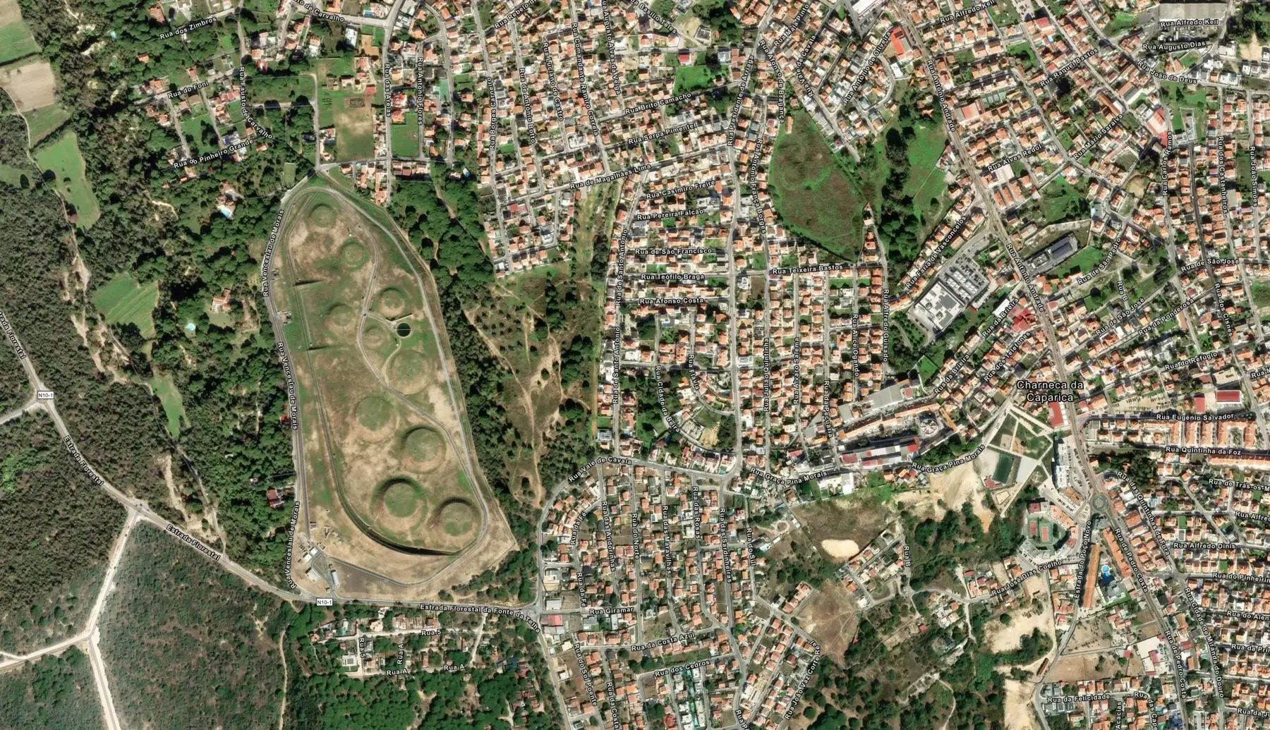 Vista de satélite do terreno e envolvente residencial